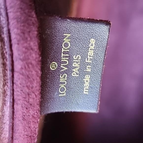 Authentic Rare Burgandy Louis Vuitton Kendall Taiga leather duffle bag - Picture 14 of 15